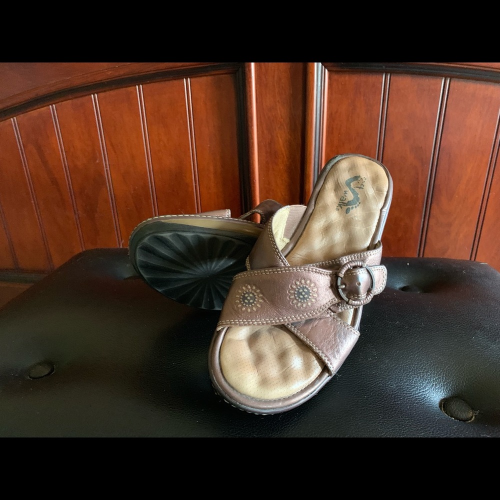Soft Walk sandals